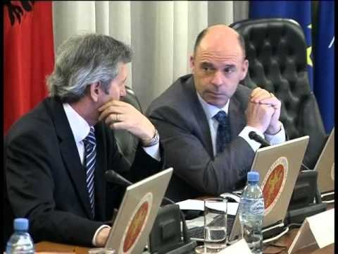 FYLE NE TIRANE KOMSIONERI I BE TAKIME ME DREJTUESIT KRYESOR POLITIKE LAJM