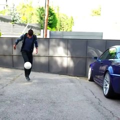 How Neymar Jr. gets his ball in the boot of his car