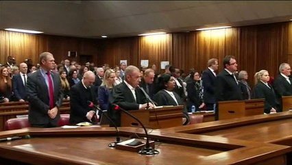 Pistorius shuffles through court without his prosthetic legs