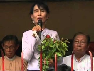 Download Video: BIRMANIA FESTON NOBELISTJA AUNG SAN SUU KYI DEPUTETE NE PARLAMENT LAJM