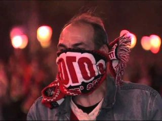 TRAZIRA NE MADRID DHJETERA TE PLAGOSUR MES TIFOZEVE DHE POLICISE NE SPANJE LAJM