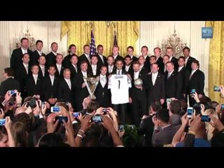 OBAMA ME LA GALAXY PRESIDENTI PRET NE SHTEPINE E BARDHE KAMPIONET E SHBA LAJM