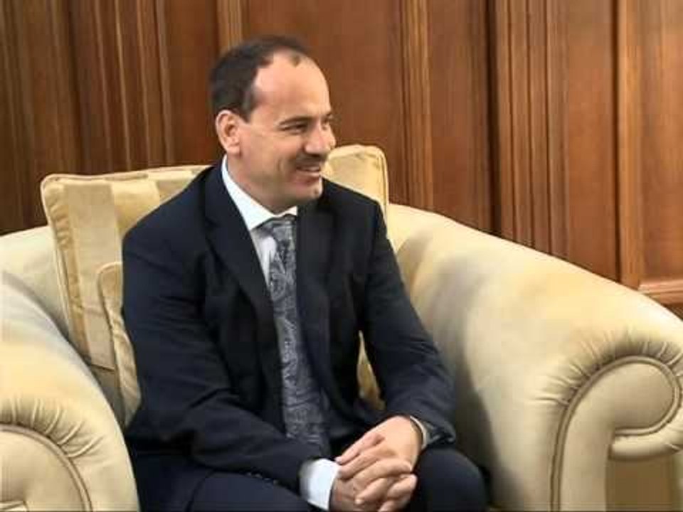 TAKIMET E ARVIZUT AMBASADORI I SHBA TAKON PRESIDENTIN REAGON EDI RAMA LAJM