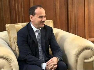 TAKIMET E ARVIZUT AMBASADORI I SHBA TAKON PRESIDENTIN REAGON EDI RAMA LAJM