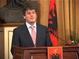 DITA KOMBETARE E DREJTESISE PRESIDENTI TOPI APELON PER PAVARESI DHE PAANSHMERI LAJM