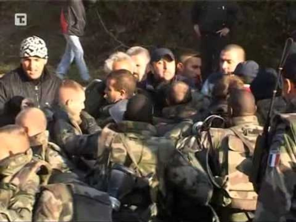 KFOR NE MITROVICE PAS PENGESES SE SERBEVE FORCAT KALOJNE BARRIKADAT LAJM