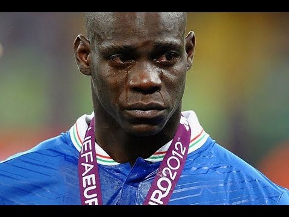 Say no to racism ● footage racist inside the stadium - very sad