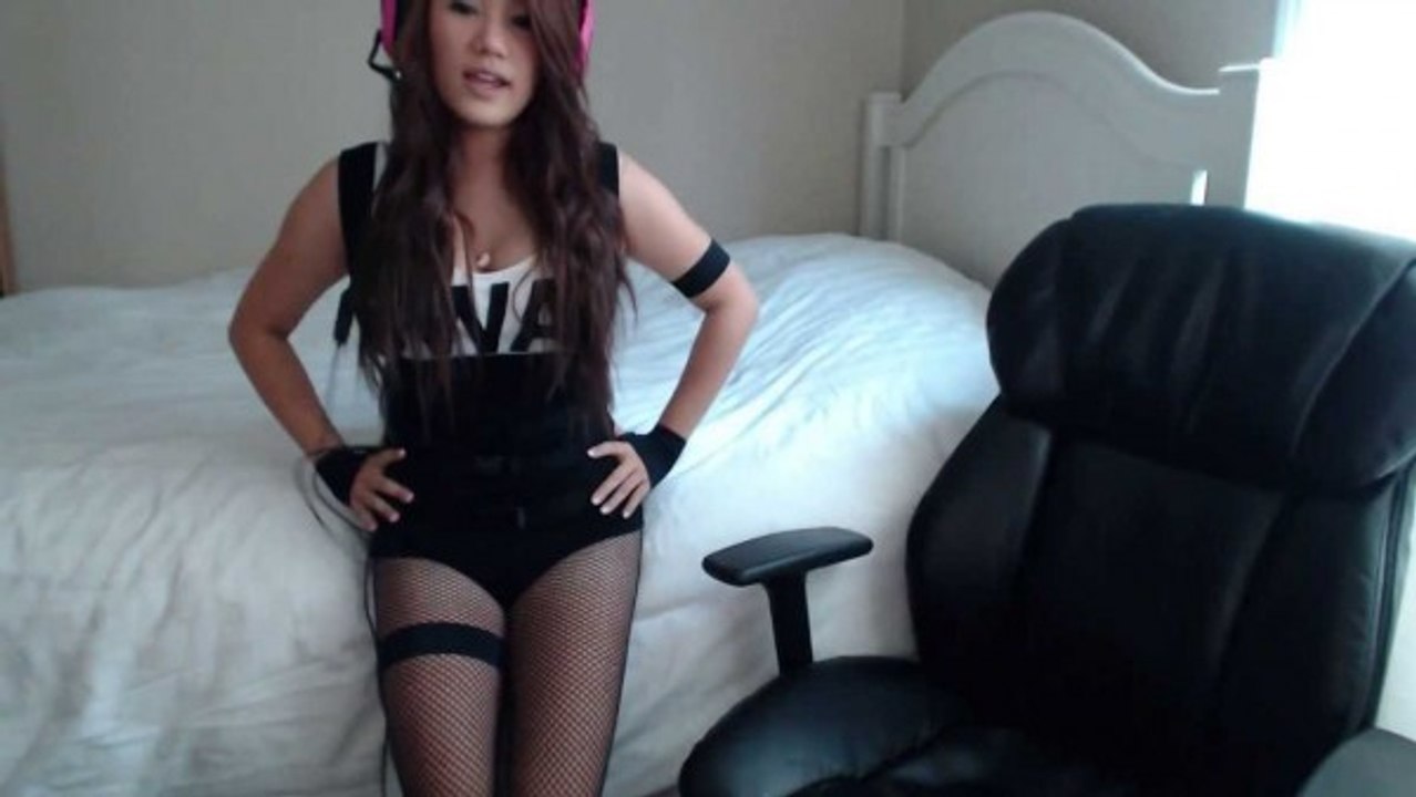 Top 5 Sexy Gamers Girls Playing League Of Legends