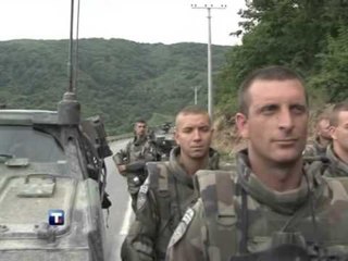 BLLOKOHET EULEX SERBET NUK LEJOJNE KALIMIN E MAKINAVE TE NDERKOMBETAREVE LAJM