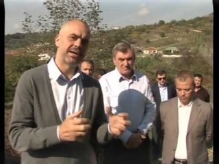 RAMA NE MAMINAS VIJON TAKIMET ME FERMERET PER PROBLEMET E BUJQESISE LAJM