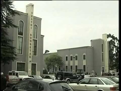 TEATRI KOMBETAR DREJTORI I TEATRIT “GLOBE” MAHNITET NGA TRUPA SHQIPTARE LAJM