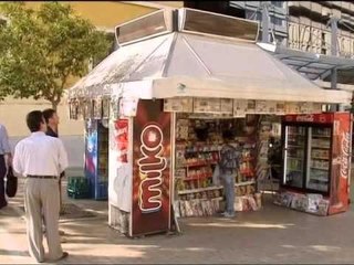 KRIZA NE GREQI KERKOHET QE EDHE E SHTUNA TE BEHET DITE PUNE LAJM