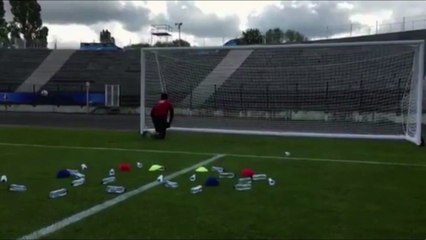 L'entrainement très personnalisé de Petr Cech !