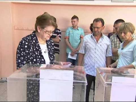 ZGJEDHJET SERBE SERBET E KOSOVES VOTOJNE PER PRESIDENTIN DHE PARLAMENTIN LAJM