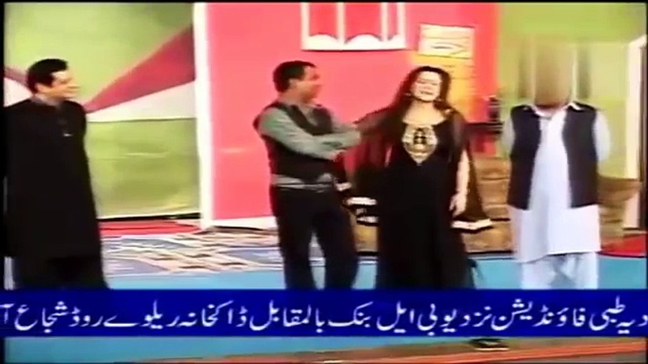 Nargis Budhay Per Garam Ho Gayee - Saxy Garam Jokes 2016