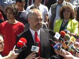 5 MAJ DITA E DESHMOREVE POLITIKA NDERON TE RENET PER ÇLIRIMIN E SHQIPERISE LAJM