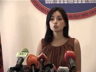 SHTEPITE E PRONAREVE QYTETARET DERI NE 1 NENTOR AFAT PER TE MARRE KREDI LAJM