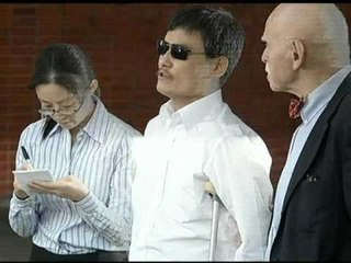 DIZIDENTI KINEZ CHEN GUANGCHENG MBERRIN NE AMERIKE PAS POLEMIKAVE LAJM