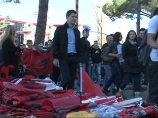 DEFORMIMI I FLAMURIT FRESSH PROTESTE PARA KRYEMINISTRISE, FAJTOR BERISHA LAJM