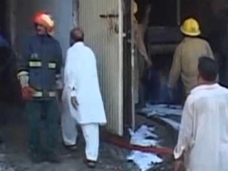 ZJARR NE FABRIKE QINDRA VIKTIMA NGA ZJARRI NE KARACHI TE PAKISTANIT LAJM