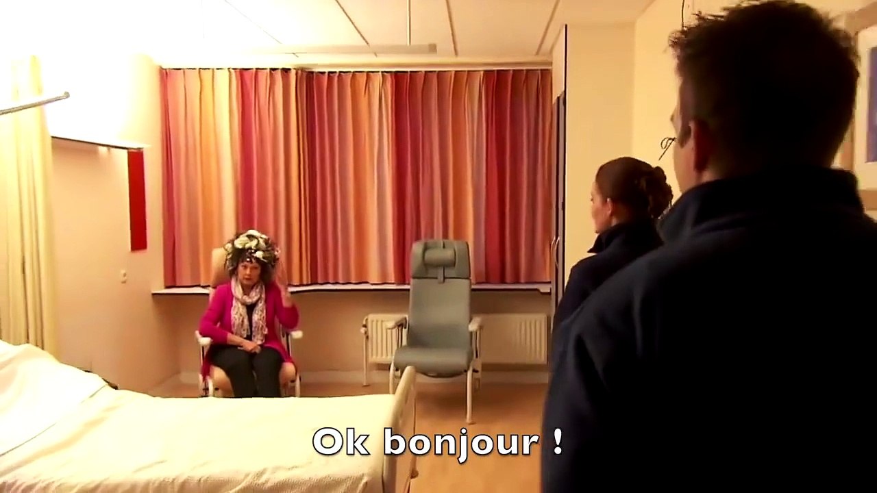 Elle confond de la mousse à cheveux et de la mousse expansive