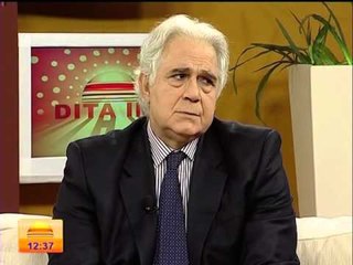 AMBASADORI GREK ÇAMET E KTHYER NE KUFI VETEM PER SHKAK TE DOKUMENTAVE LAJM