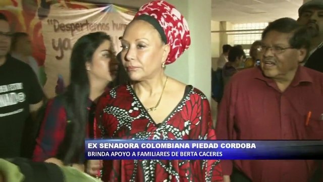 Ex-senadora de Colombia brinda apoyo a familiares de Berta Cáceres