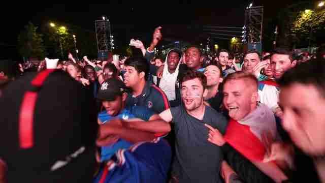 Francia sufre y ríe con su selección en la Eurocopa