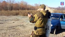 Ополченцы на пикнике учат девушек стрелять 28 11 Донецк War in Ukraine