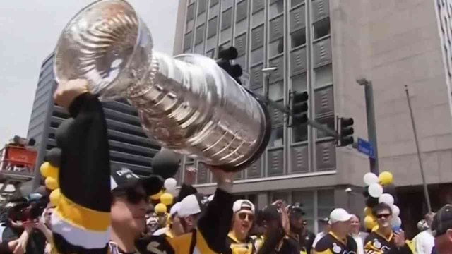 Pittsburgh Honors Penguins with Parade