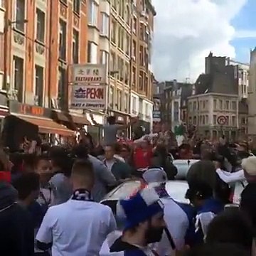 Des milliers d'Anglais chantent dans les rues de Lille pour l'Euro 2016