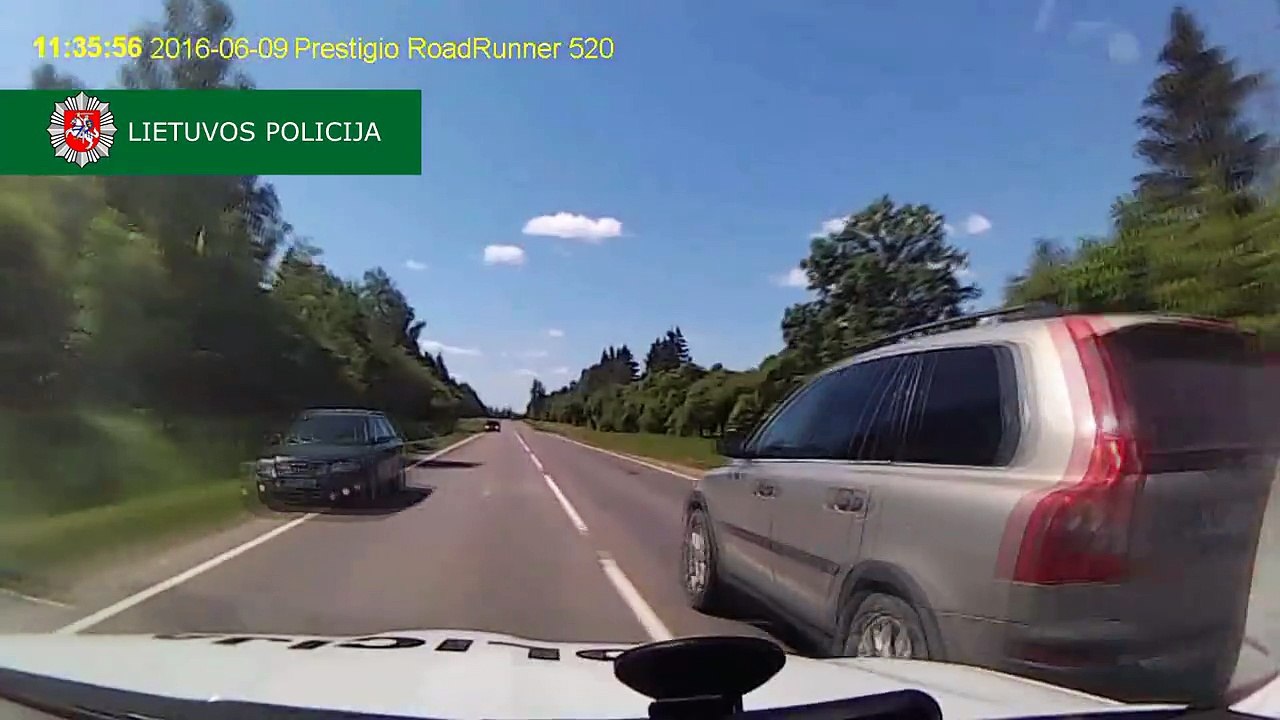 Un automobiliste essaie d’échapper à la police avec une drôle de technique