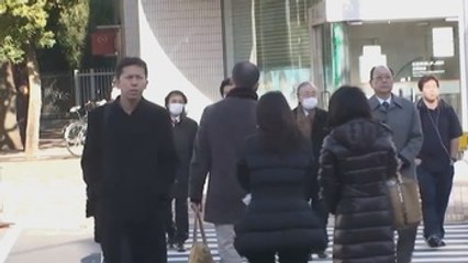 El Banco de Japón espera y mantiene intacto su programa de estímulo