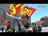 Napoli - La protesta dei Vigili del Fuoco, precari sulle impalcature (15.06.16)