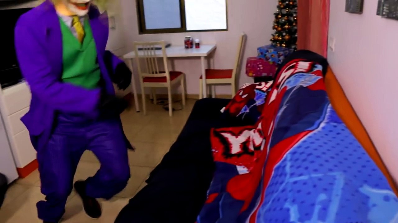 Juguetes Para Niños : hombre araña , Helado Elsa ,Joke - Joker Jail Escape en la vida real