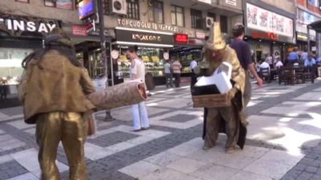 Heykel Adamlar , Mevlana Celaleddin Rumi ve Şems-İ Tebrizi'yi Canlandırdı