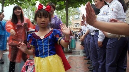 Mickey chez Marx et Confucius: le 1er Disneyland de Chine ouvre ses portes