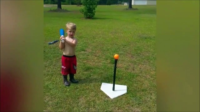 Ce gamin prend tout au premier degrés... Les yeux sur la balle... ahahah