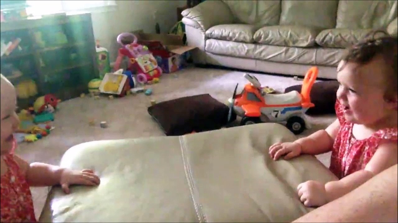 Ces bébés sont des futurs métaleux... En mode Headbang