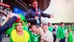 Un journaliste hongrois se fait porter par des supporters irlandais !