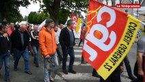 Guingamp. 50 agents du département défilent contre l'augmentation du temps de travail