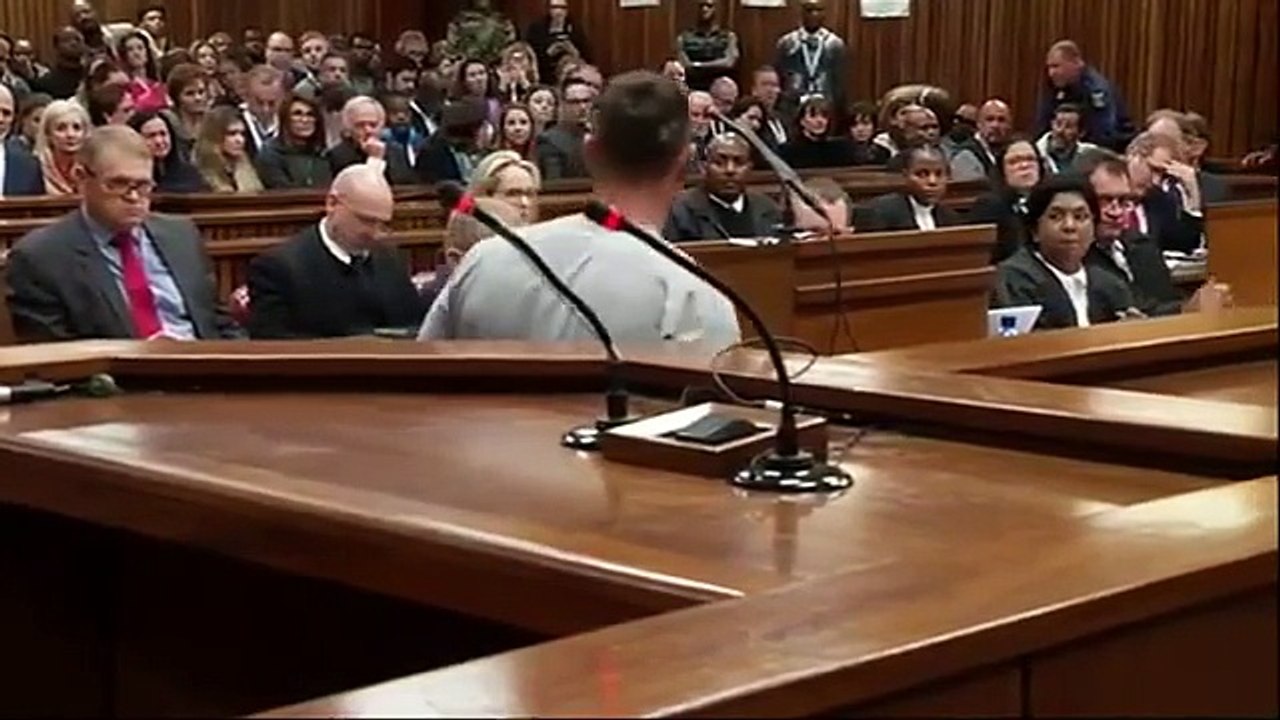 Oscar Pistorius marche sur ses moignons pour émouvoir la juge