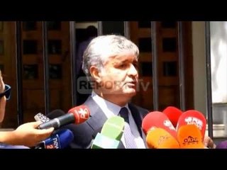 Report TV - Flet avokati Maks Haxhia, Çako kthehet në detyrë