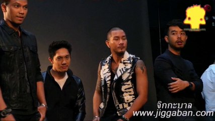 บรรยากาศ 4 หนุ่ม ปั๊บ กวาง แบงค์ หนุ่ม PACK4 ถ่ายโปสเตอร์คอนเสิร์ต