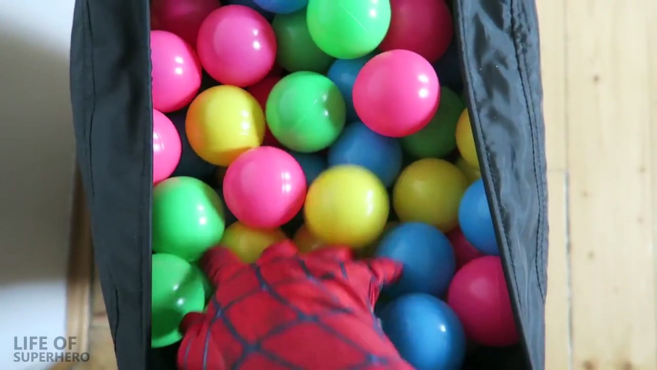 SPIDERMAN vs VENOM in Real Life - SuperHero Fight Movie