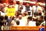 شدید لڑائی between MNA in National Assembly Pakistan
