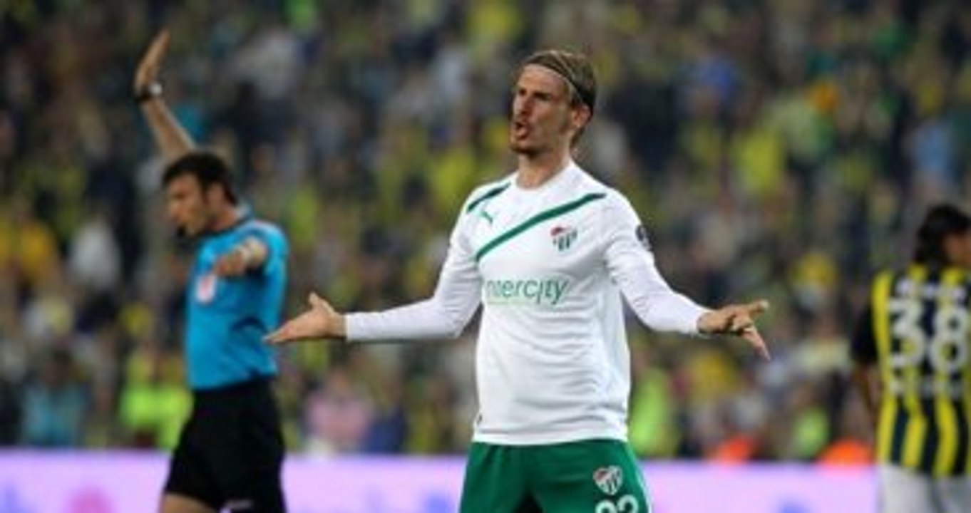 Beşiktaş ve Galatasaray, Serdar Aziz Transferinde Karşı Karşıya Geldi