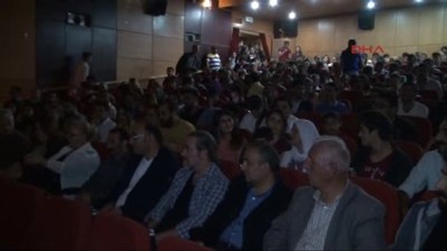 Hakkari Valisi Toprak Tiyatro Oyununu İzledi