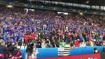 Emouvant chant des 15000 supporters Islandais à Saint Etienne - Euro 2016