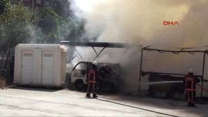 Ataşehir'de Büfede Çıkan Yangın Çevredeki Araçları da Yaktı